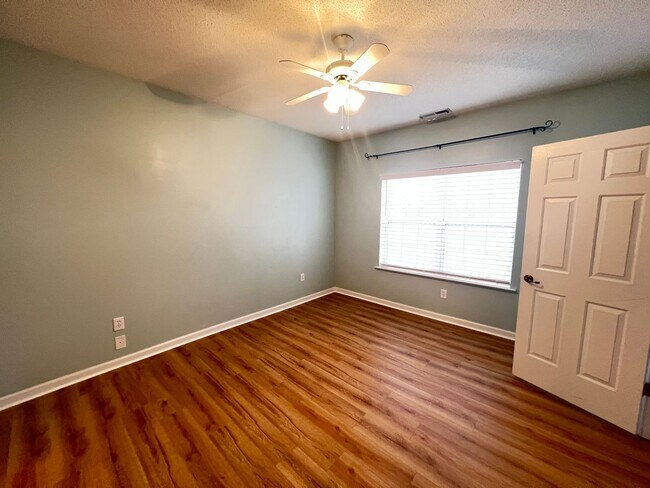 Building Photo - Overlooking the Intracoastal Waterway! Three-Bedroom Condo at The Moorings at Eastport!