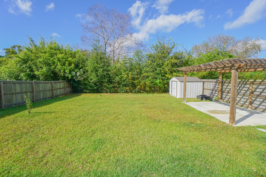 Building Photo - 2379 Kirkwood Dr