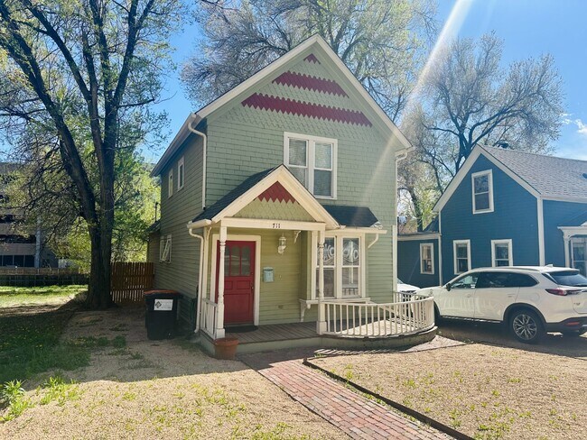 Building Photo - Charming 3 bedroom Victorian home!