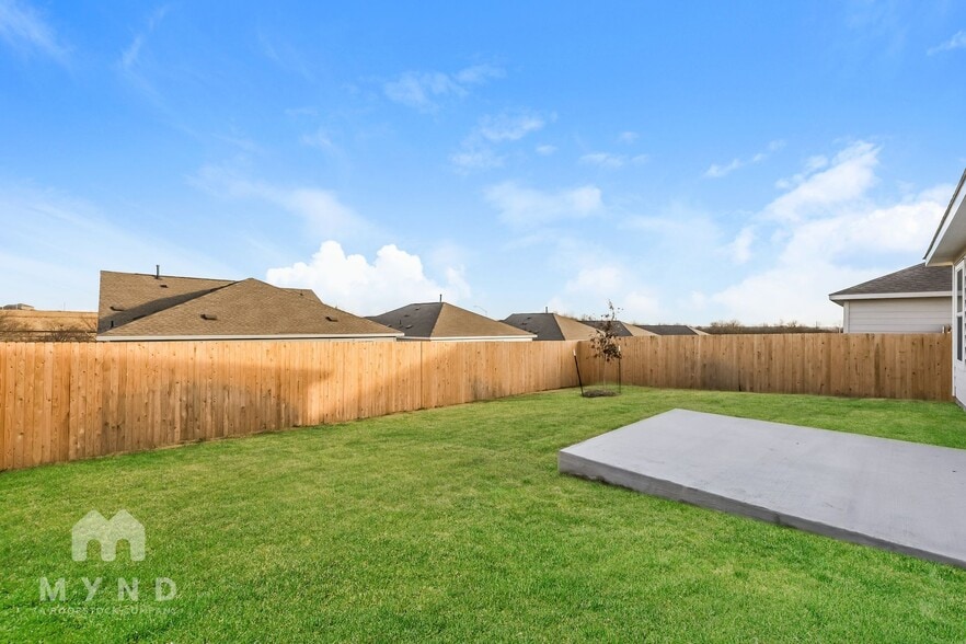 Building Photo - 2737 Ctr Crk Ln