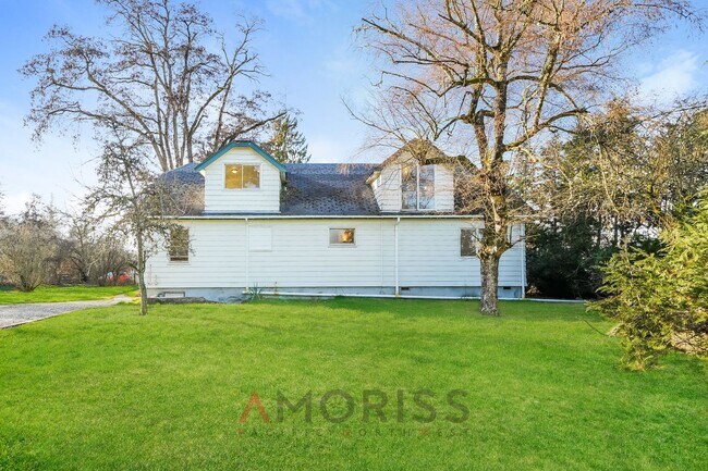 Building Photo - Spacious, clean, updated home ready now!