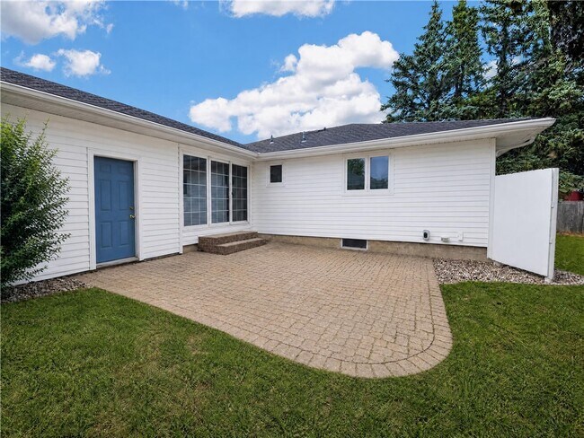 Building Photo - 69 Plaza Dr