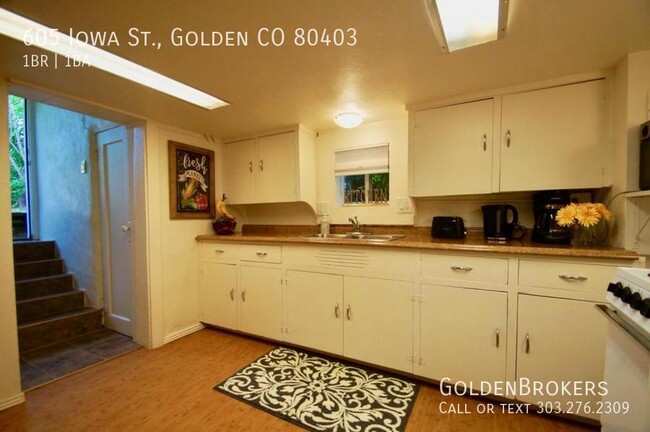 Building Photo - 605 Iowa St