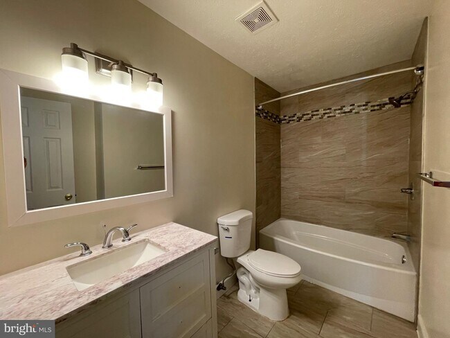 Building Photo - 7233 Mill Creek Ct