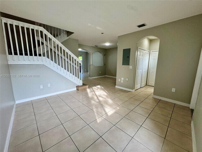 Building Photo - 1592 SE 27th Ct