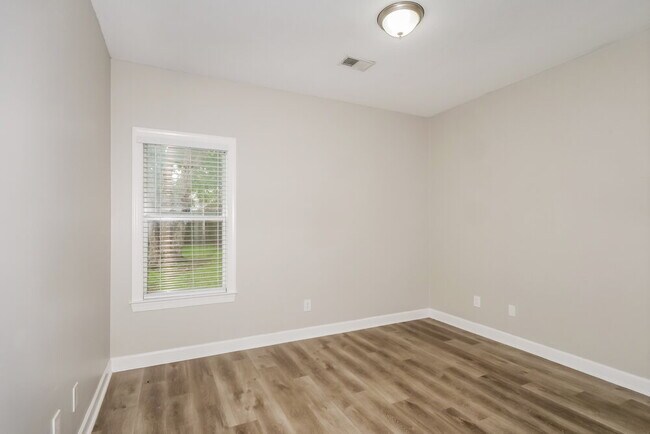 Building Photo - 4494 Graystone Dr