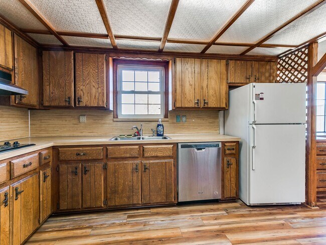 Building Photo - Beautiful 3 bed 2.5 bath home in the Country