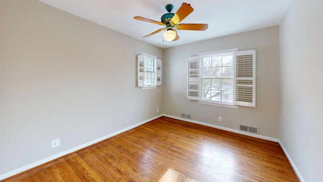 Building Photo - Bethesda/Friendship Heights Four Bedroom I...