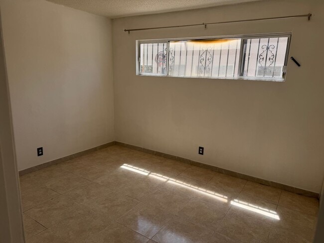 Building Photo - 370 N 15th St