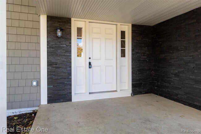 Building Photo - 5485 Hammersmith Dr