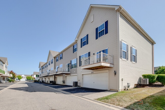 Building Photo - 231 Lionel Dr