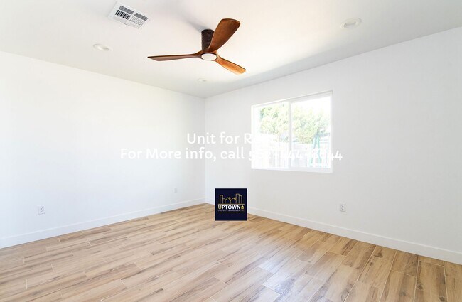 Building Photo - House - 2 Bedrooms + 1 Office / 1 Bathroom - Paramount