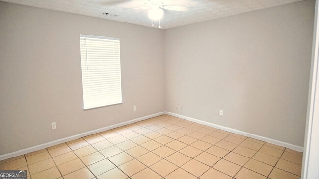 Building Photo - 6112 Green Acres Dr SW