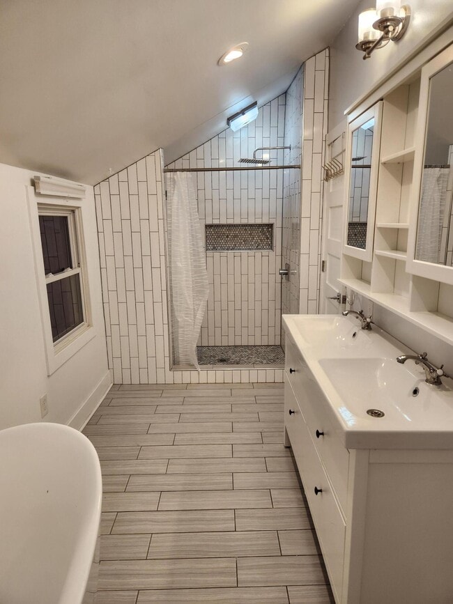 Building Photo - 9350 Whitall Ln