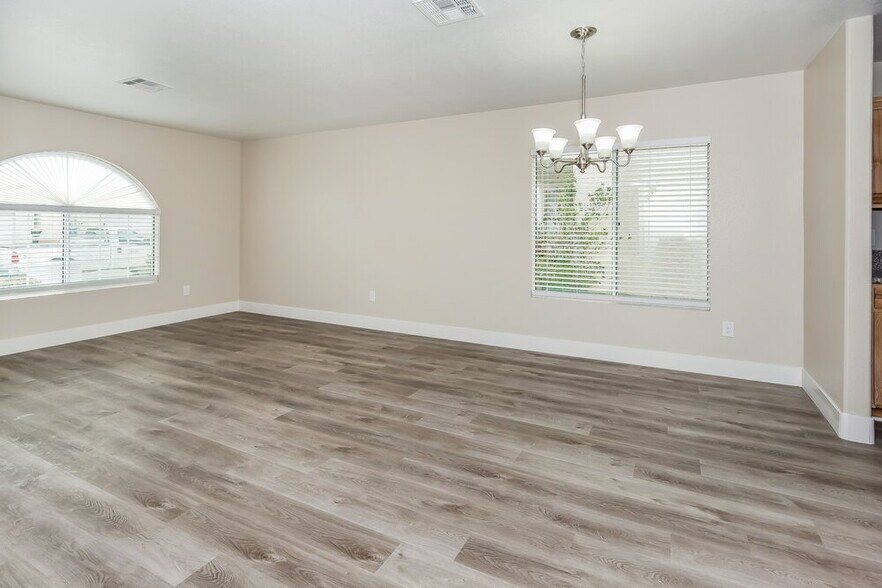 Building Photo - 1820 Loida Ct