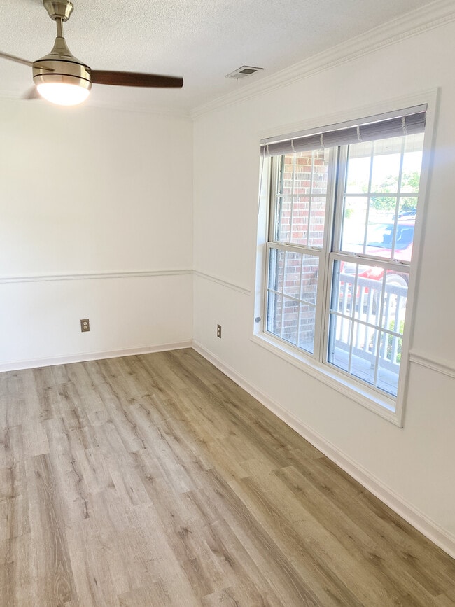 Building Photo - 2560 Nicholson Dr