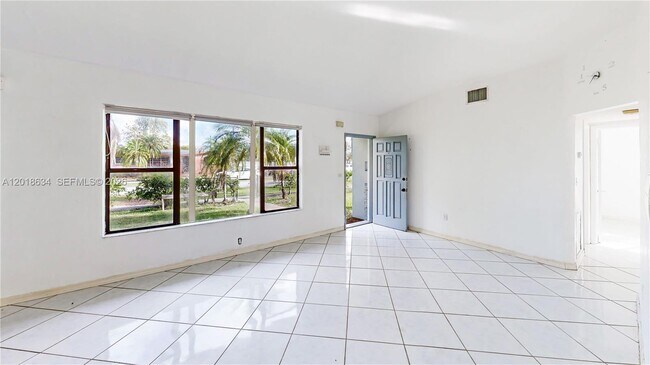 Building Photo - 1610 NW 9th Ct