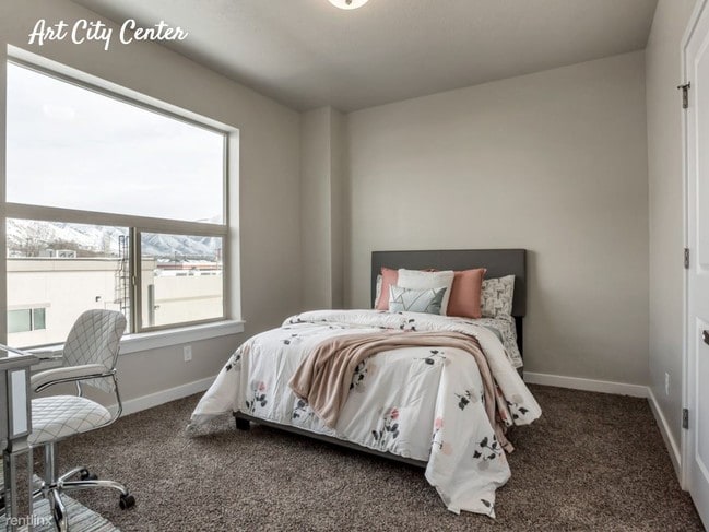 Building Photo - 79 W 900 N