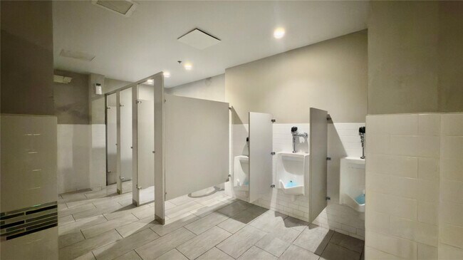 Building Photo - 9340 Lagoon Pl