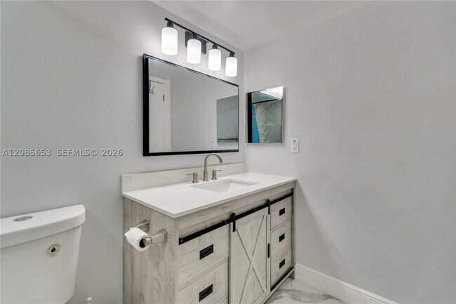 Building Photo - 6475 W Oakland Park Blvd