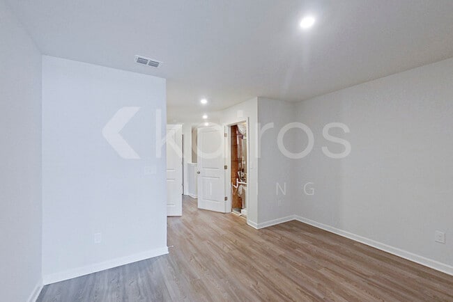 Building Photo - 364 Ironwood Ct
