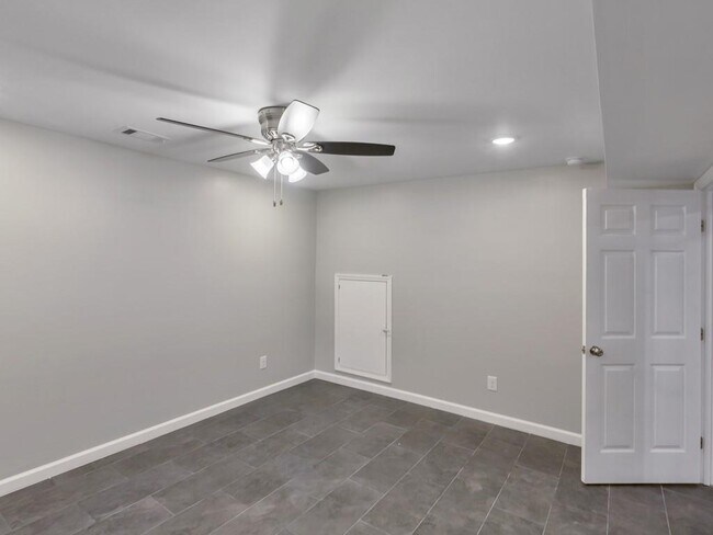 Building Photo - 2501 Sandy Ct