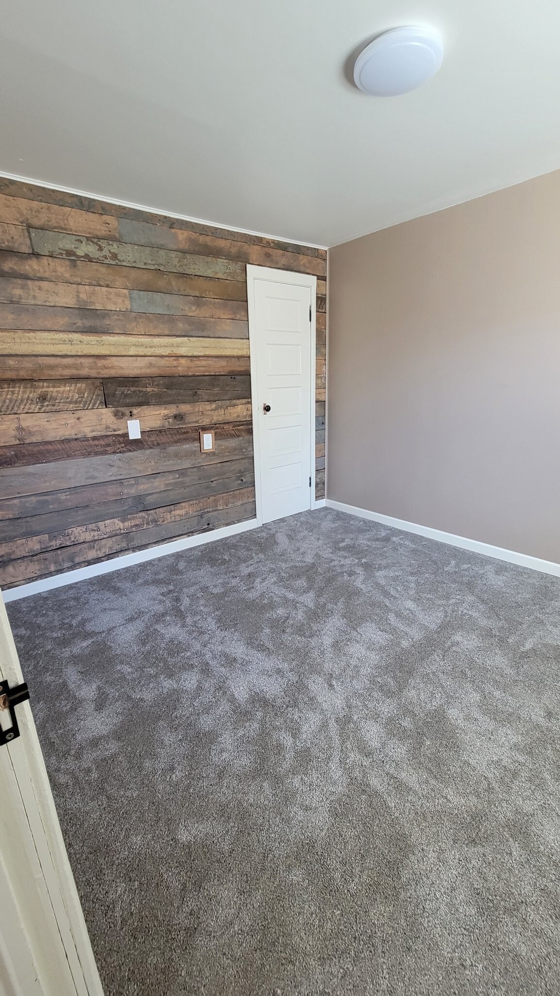 Building Photo - 220 E D St