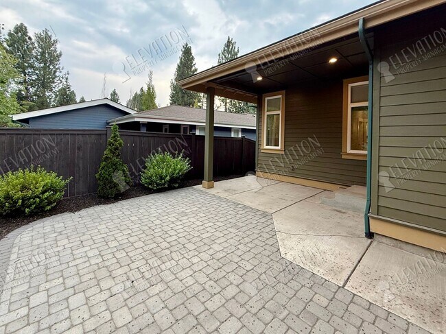 Building Photo - 62707 NW Mehama Dr