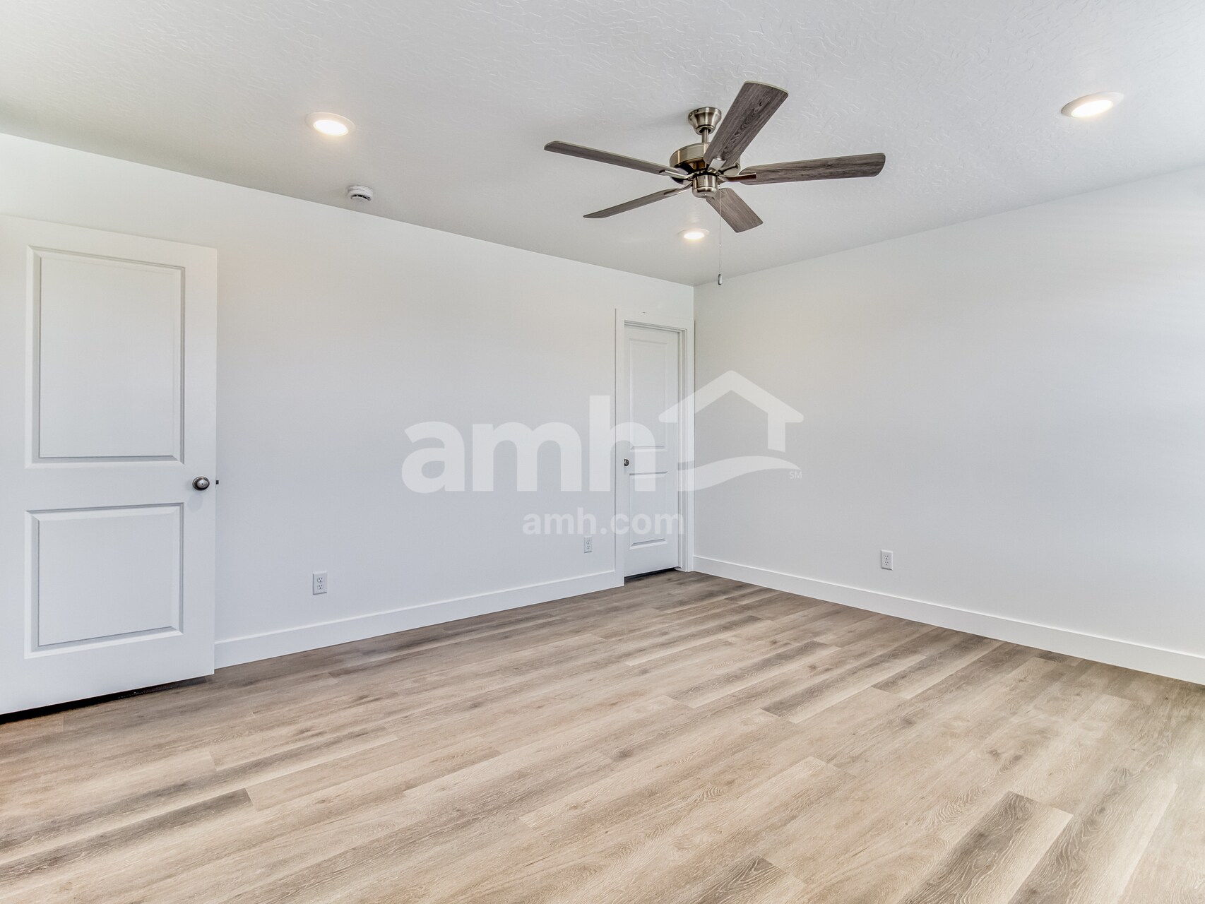 Building Photo - 7697 Castleton Ln