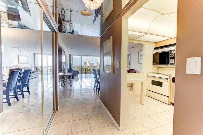 Building Photo - 20515 E Country Club Dr