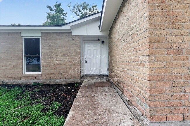 Building Photo - 14630 Edenglen Dr