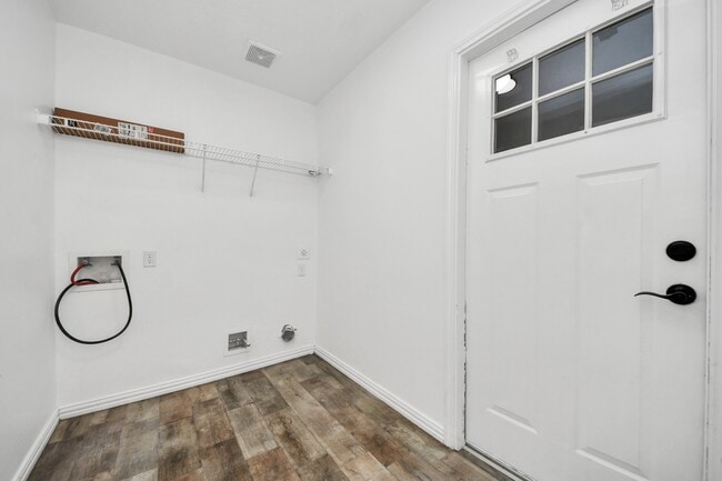 Building Photo - 322 Burris Park Dr