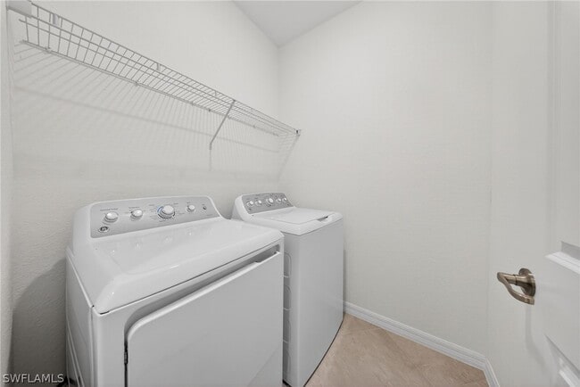 Building Photo - 2224 Dragonfruit Wy