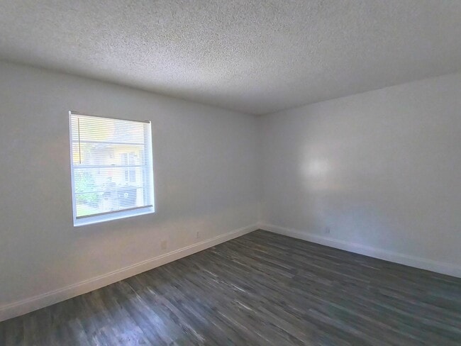 Building Photo - 4553 Gulfstream Rd