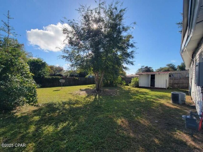 Building Photo - 1405 W 13th St