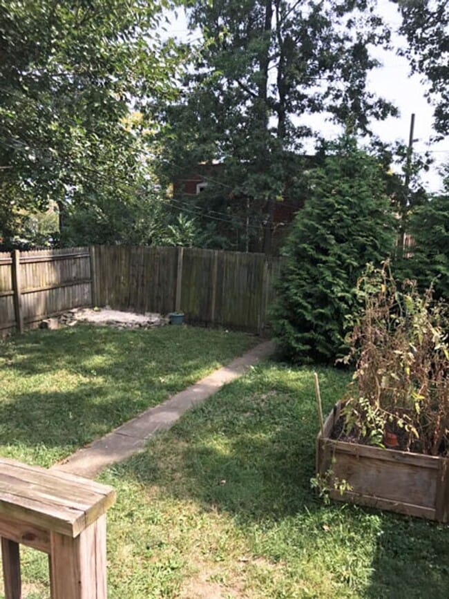 Building Photo - 1446 Hamlet St