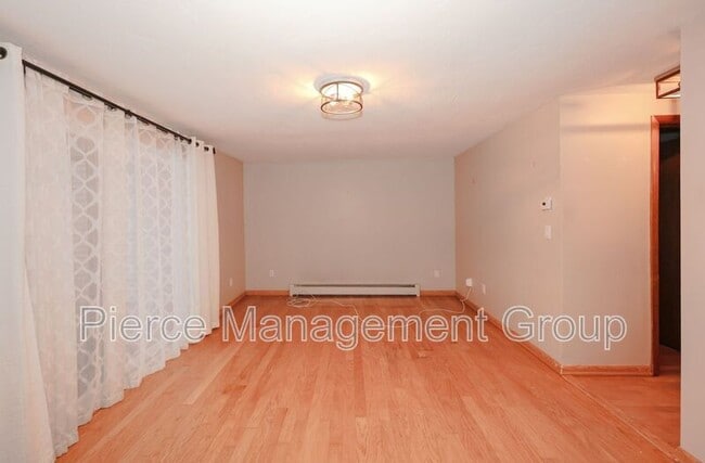 Building Photo - 9 Savage Ct