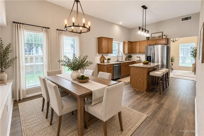 Building Photo - 10950 Pinehigh Dr