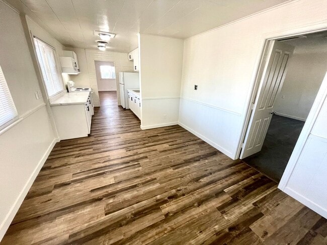 Building Photo - 397 N 15th St