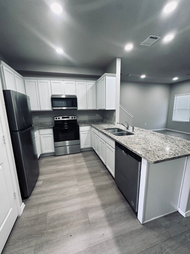 Building Photo - 7356 Misty Ridge Dr