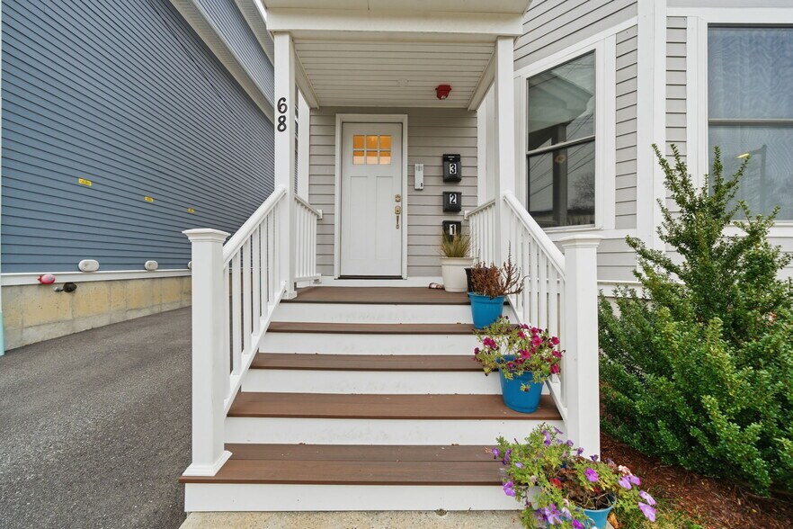 Building Photo - 68 Edson St