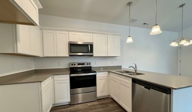 Building Photo - 1094 3980 W