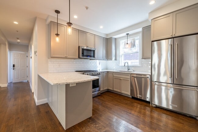 Building Photo - 465 Ashmont St