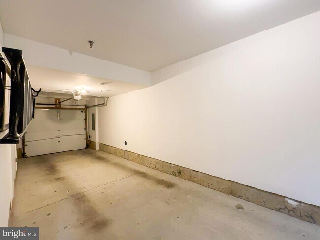 Building Photo - 5722 45th Ave