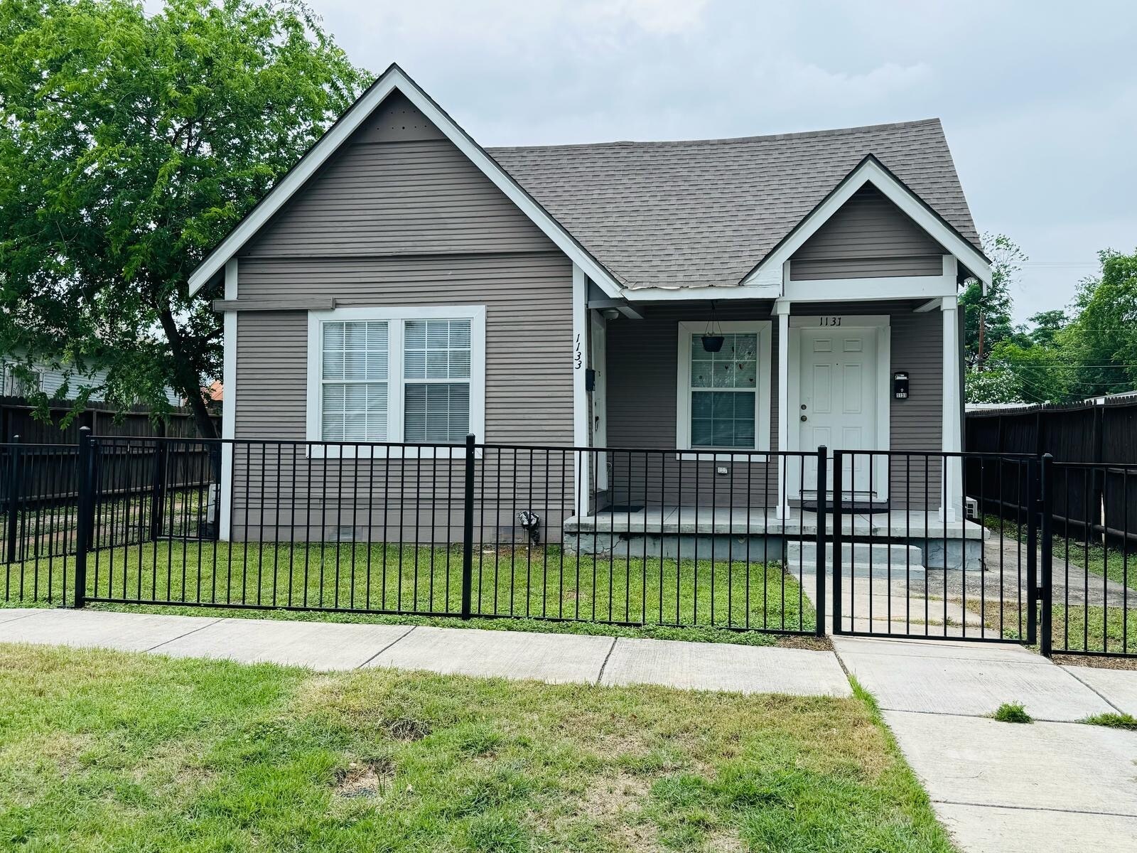 Building Photo - 1133 W Lynwood Ave