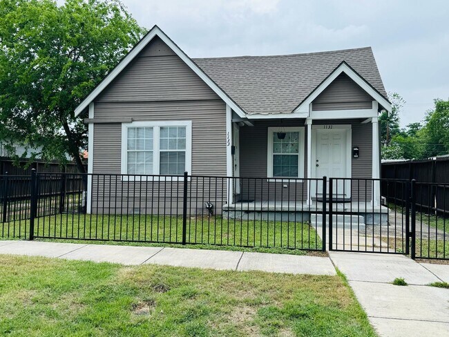 Building Photo - 1133 W Lynwood Ave