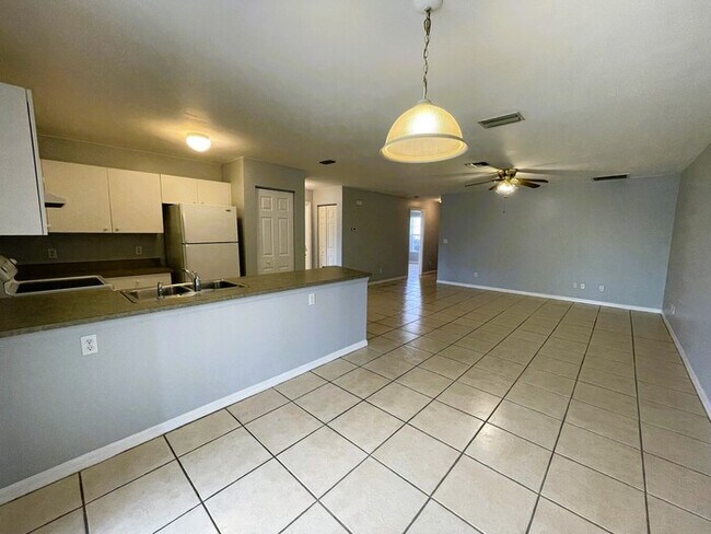 Building Photo - SE Cape Coral Duplex
