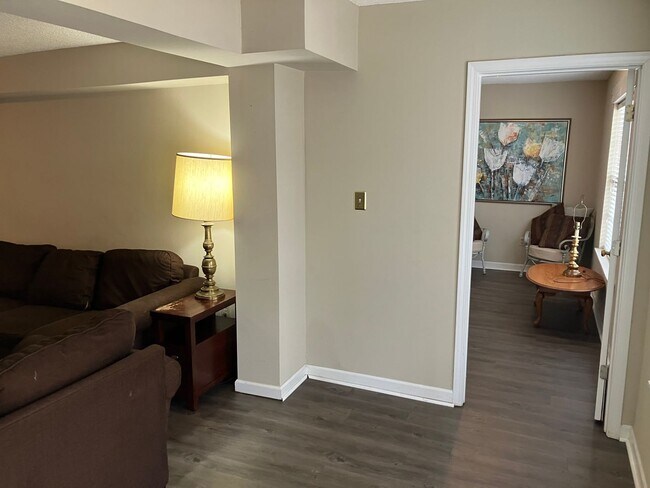 Building Photo - 623 N Gloster St