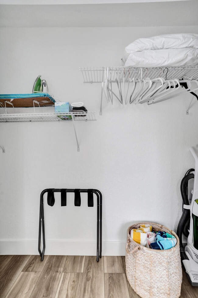 Building Photo - 311 SE 3rd Ave