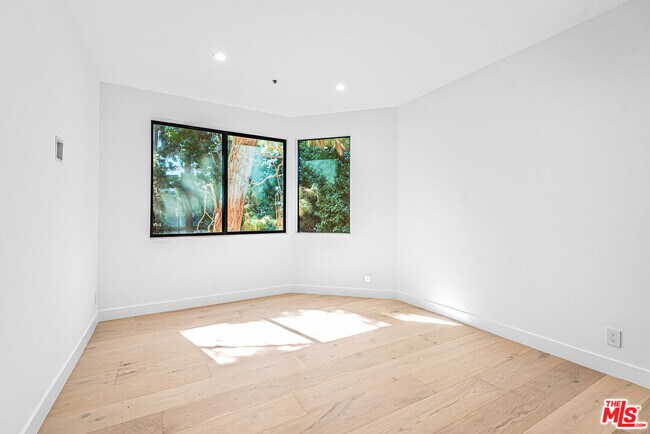 Building Photo - 2102 Century Park Ln